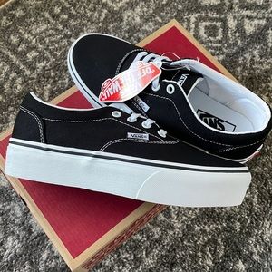 Vans Doheny Platform shoes. Canvas - black/white. Women’s 7.5